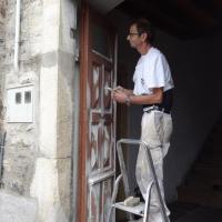 Christian au masticage de la porte d' entrée 1