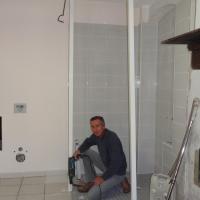 Pose montants de la douche 1